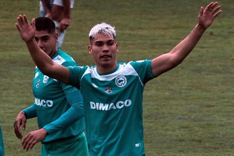 El atacante fue dirigido por Rubén Martínez en 2024 durante su paso por Constitución Unido. Foto: Photography_lia.js en Instagram.