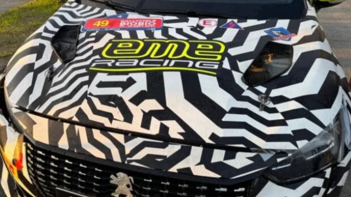 Es piloto del WRC Rally Chile Biobío y se luce con auto de Colo Colo: “Soy fanático”