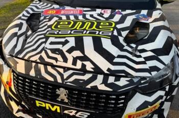 Es piloto del WRC Rally Chile Biobío y se luce con auto de Colo Colo: “Soy fanático”