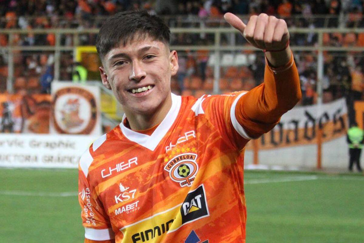 recordó a su padre fallecido tras su debut en el profesionalismo. Foto: Cobreloa en Instagram.