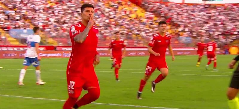 Mandó a callar a los hinchas de la UC