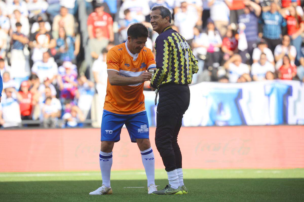 durante la fiesta de despedida a José Pedro Fuenzalida, Cristián Álvarez y Milovan Mirosevic. El exarquero tuvo que ser reanimado, luego de sufrir un infarto en plena cancha.