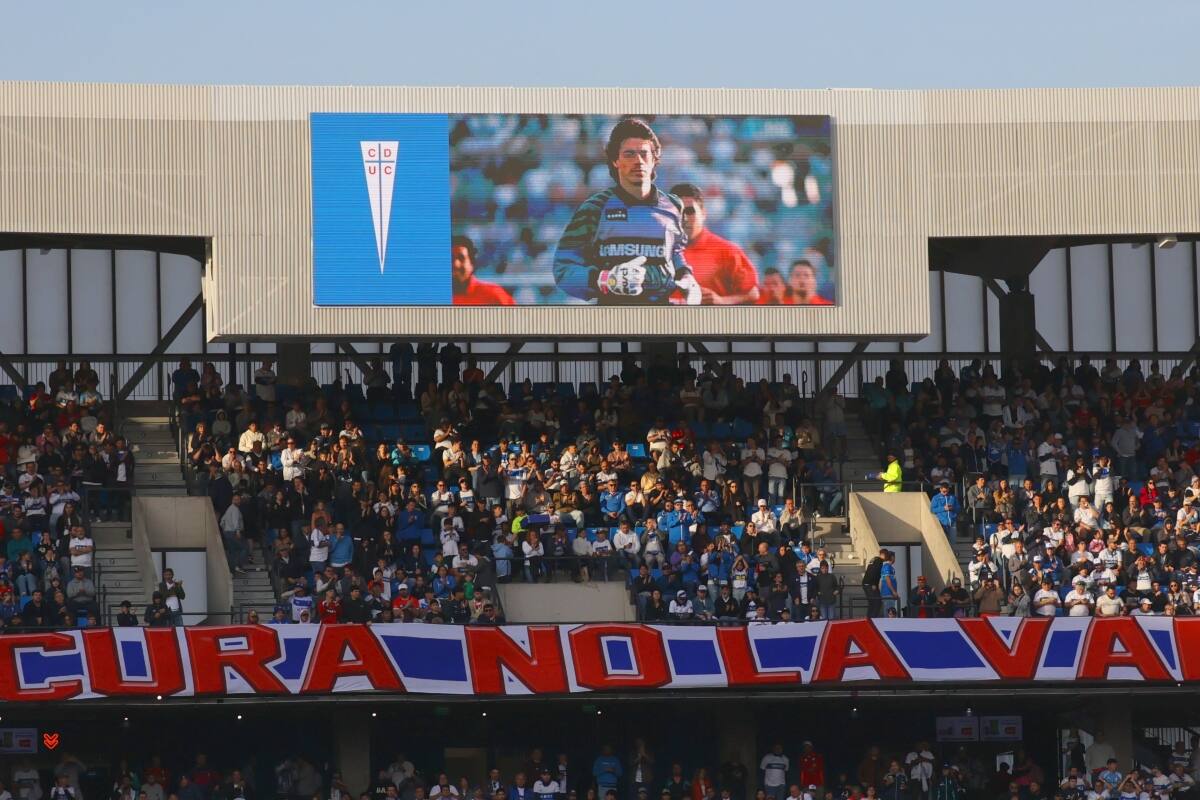 La figura del histórico arquero de la UC proyectada en el Claro Arena. Foto: Aton.