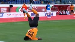 VIDEO | Jugador africano casi se rompe el cuello tras insólito festejo: así reaccionaron sus compañeros