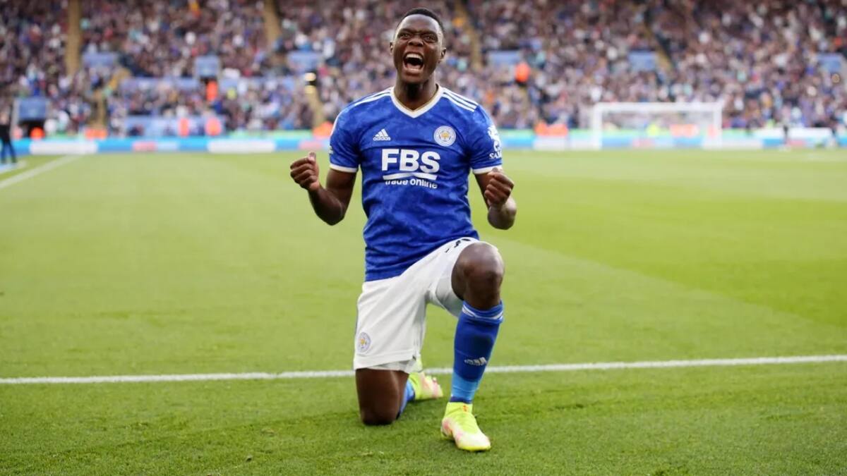 es uno de los artilleros del Leicester City.