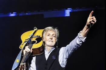 Las últimas horas de Paul McCartney en Chile: Asistió a una sinagoga tras “bendecir” a una pareja en su concierto