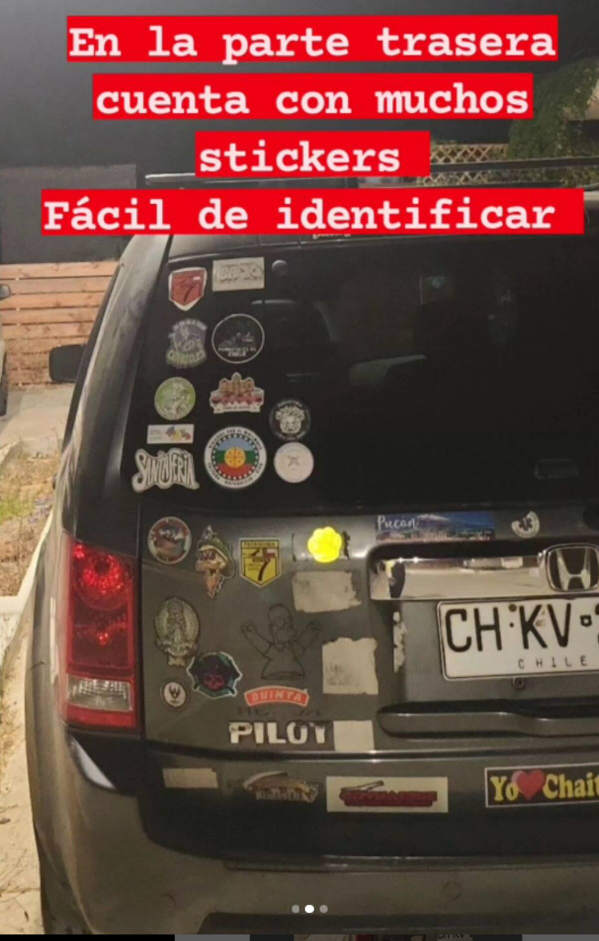 La camioneta, según Paul Vásquez, es fácilmente identificable por la gran cantidad de stickers que tiene en la parte trasera.