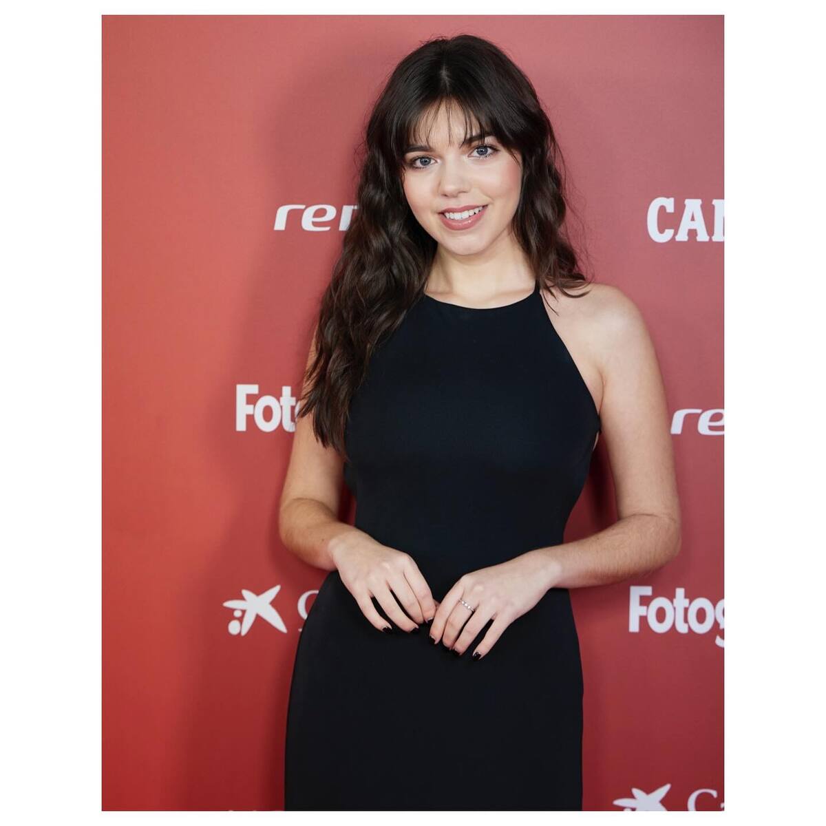 es Alejandra “Álex” Peralta en "Machos Alfa"