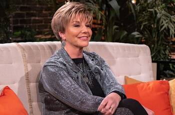 Paulina Nin sorprende a Karen Doggenweiler con un emotivo regalo para su debut en el Festival de Viña 2025