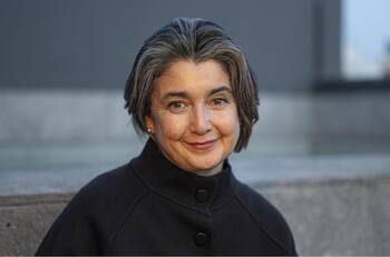 Muy sobrio y elegante: Así es el vestido que usará Paulina Urrutia en los Premios Oscar 2024