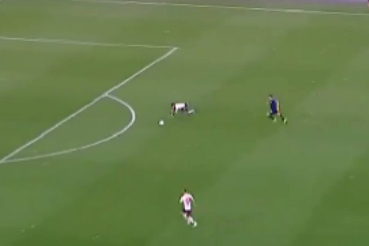 se resbaló y le regaló el gol a Talleres de Córdoba.