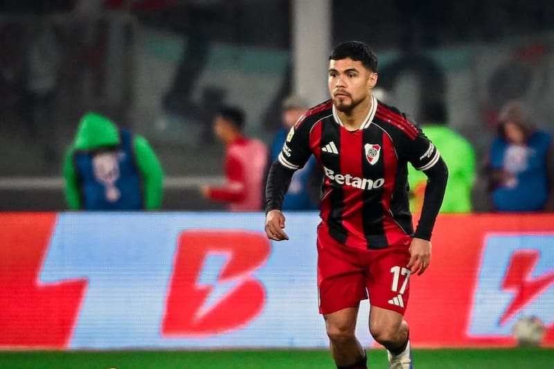 El chileno podría ser titular ante Boca Junios. Foto: Instagram Paulo Díaz.