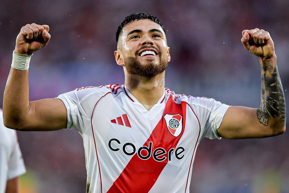 se afianza en el equipo titular de River.