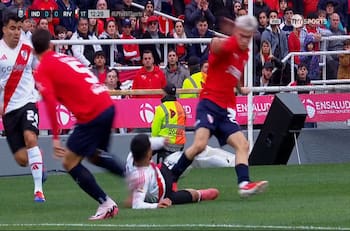 VIDEO | La brutal plancha que sufrió Paulo Díaz y le costó una tarjeta roja a Independiente ante River
