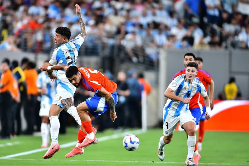 Paulo Díaz frente a Argentina por Copa América. Foto: Agencia Aton