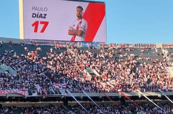 VIDEO | Duro momento: Paulo Díaz es recibido entre pifias por hinchas de River Plate