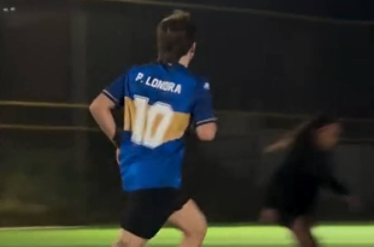 VIDEO | Ambiente festivalero: Paulo Londra jugó una pichanga en el centro deportivo de Everton