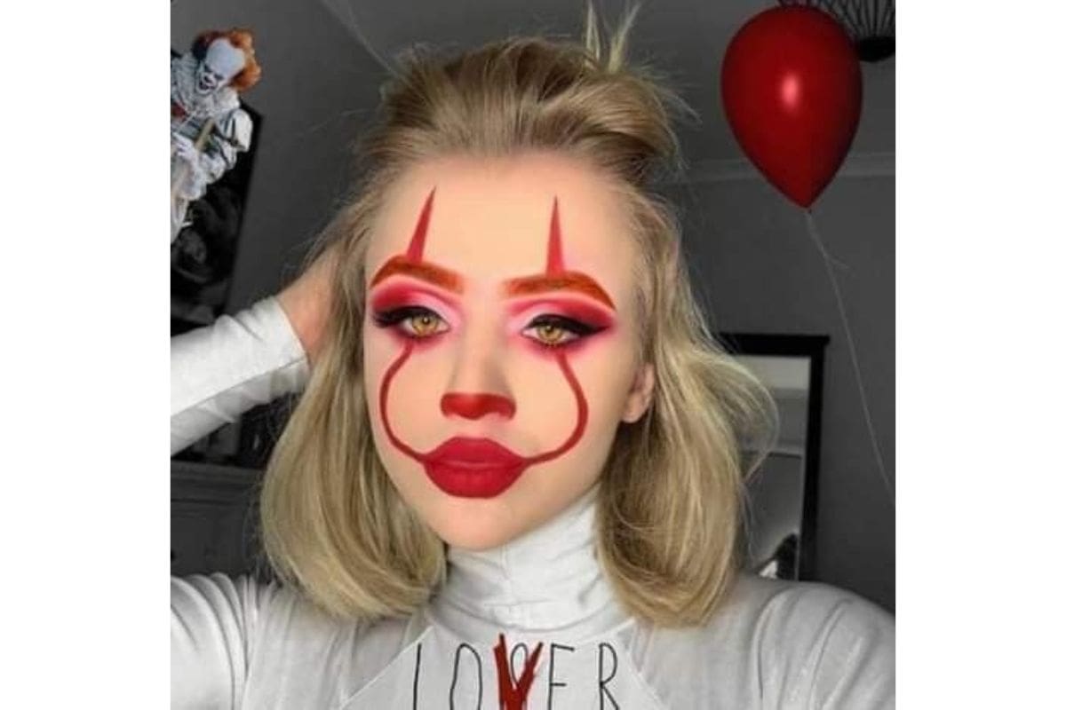 Solo se requiere pintura roja para recrear este maquillaje.
Créditos: Pinterest.