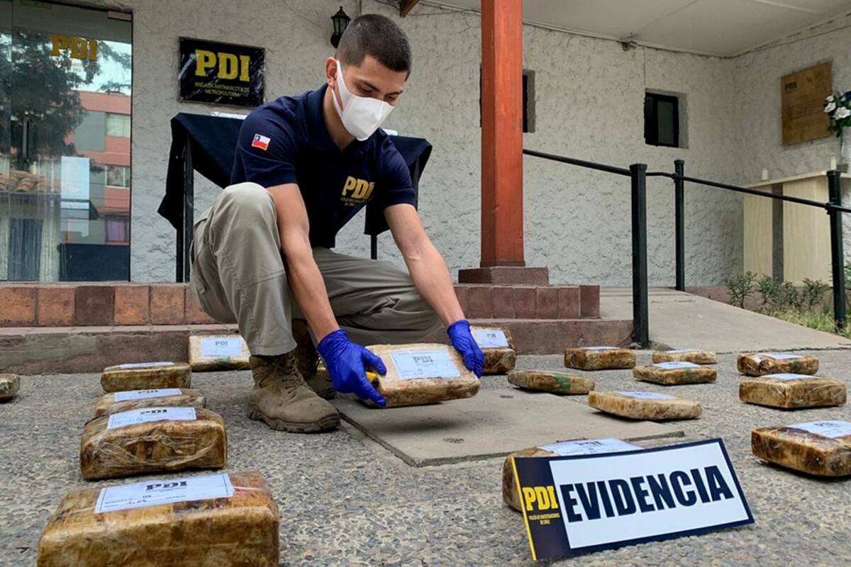 Santiago 30 Mayo 2020
PDI detiene a banda en La Granja que transportaba cantidad importante de droga
desde el norte de Chile.
PDI via Aton Chile