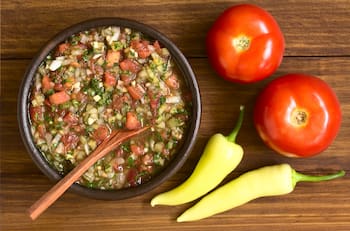 Receta del típico pebre chileno: El mejor acompañamiento para tus choripanes