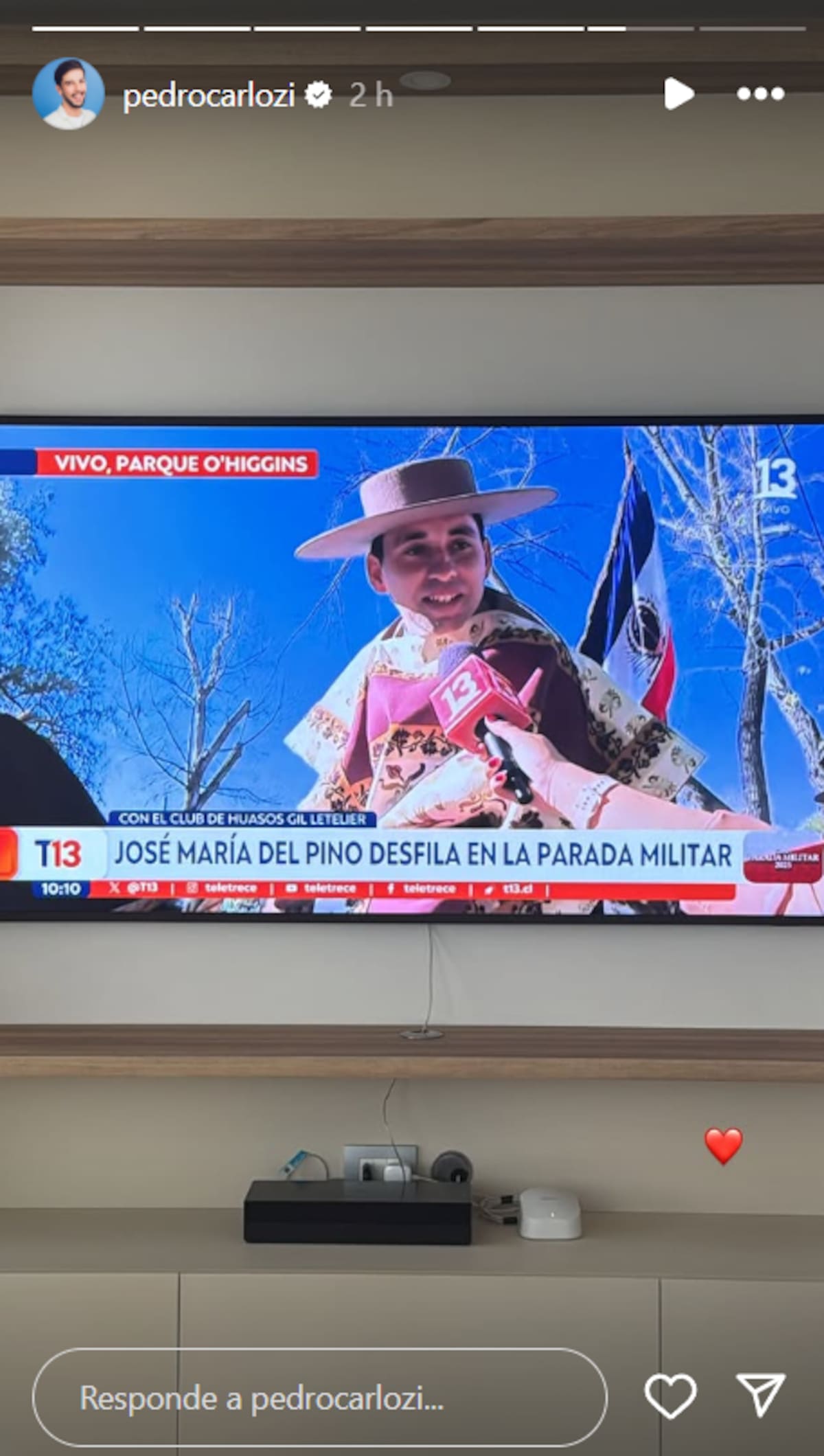 El esposo de José María del Pino tomó una foto previo al desfile militar.