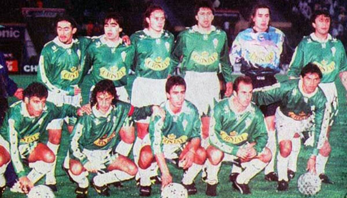 El argentino, tercero de izquierda a derecha, jugó en 1996 en Santiago Wanderers.