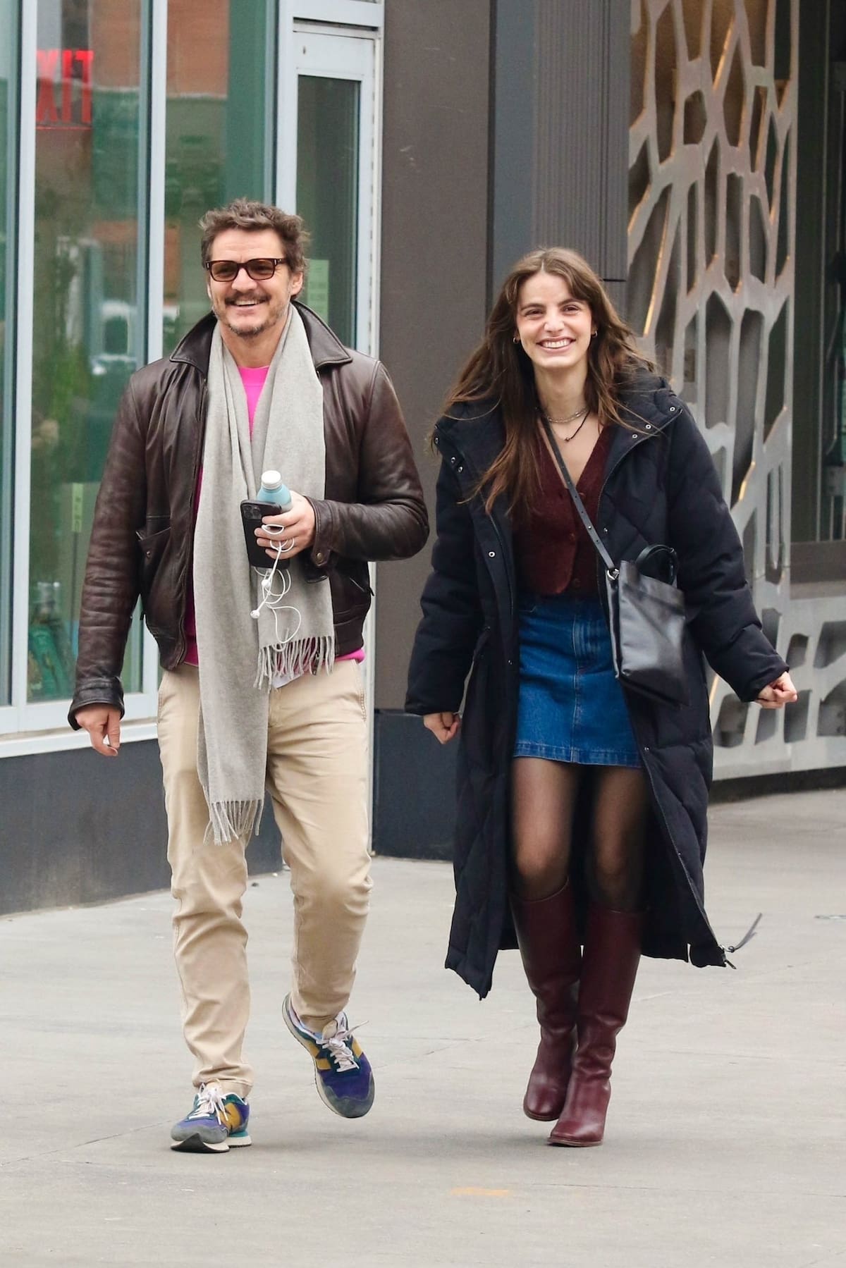 Los hermanos del momento pasearon juntos por las calles de New York.