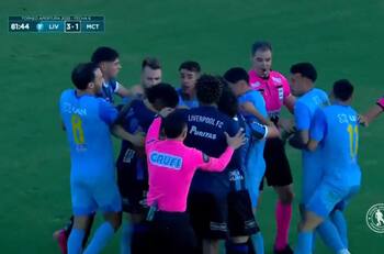 ¡A los golpes!: Partido en Uruguay terminó con cinco expulsados tras violenta pelea