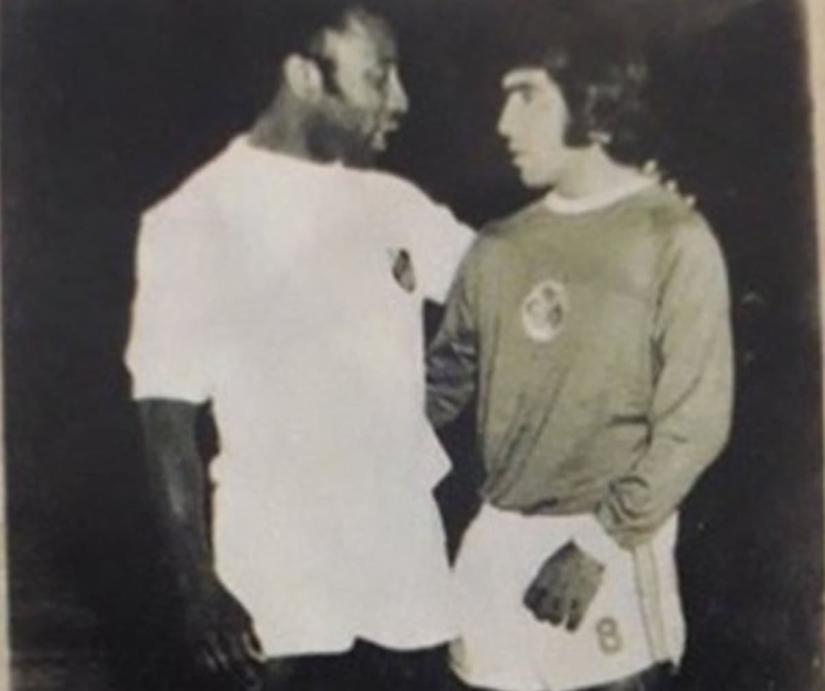 Santos versus Resto del Mundo. El brasileño y el chileno se enfrentaron varias veces, siempre en amistosos.