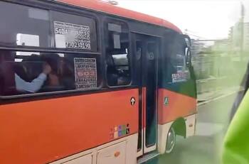 “Por si me muero, sepan donde buscarme”: Captan peligrosa maniobra de micro en Valparaíso