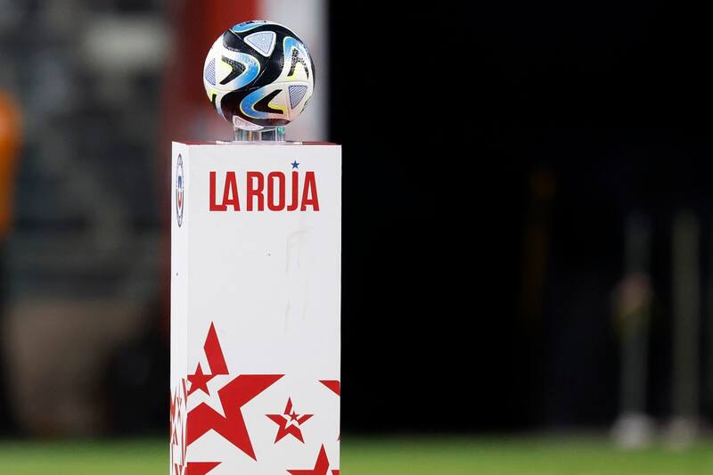 Pelota de La Roja en Eliminatorias Sudamericanas. Agencia Aton