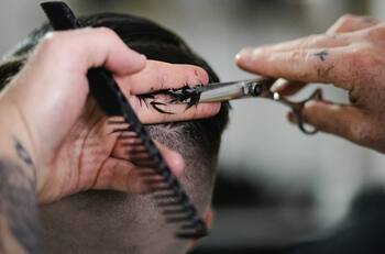 SERNAC oficia a peluquerías Palumbo y Glam&Co por solicitar propina a los clientes al momento de pagar