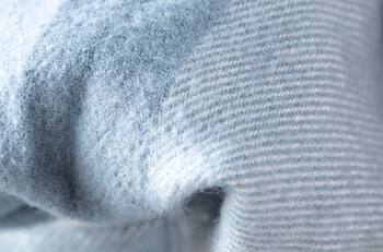 Tres formas de sacar pelusas y pelos de mascota de la ropa de forma rápida y fácil