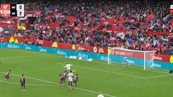VIDEO | Era el descuento de Sevilla, Alexis cedió el penal y su compañero lo falló de forma insólita