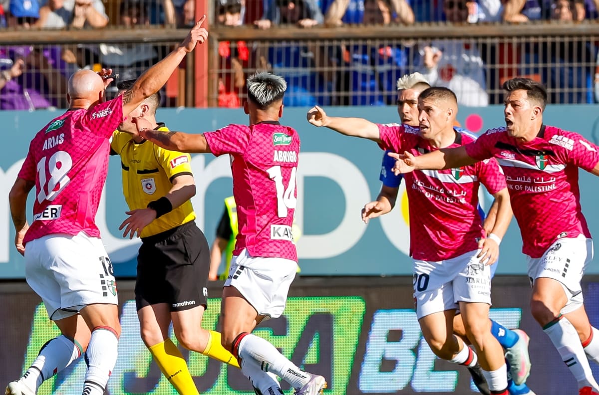 “Hay penales que por mucho menos son cobrados”: Juvenal Olmos estalla por penal no cobrado a Palestino