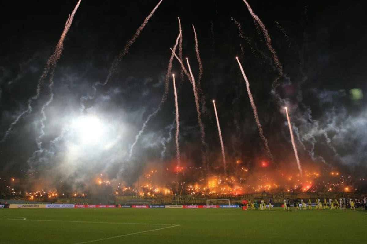 fue sancionado con tres partidos sin público local por incidentes en la Libertadores.