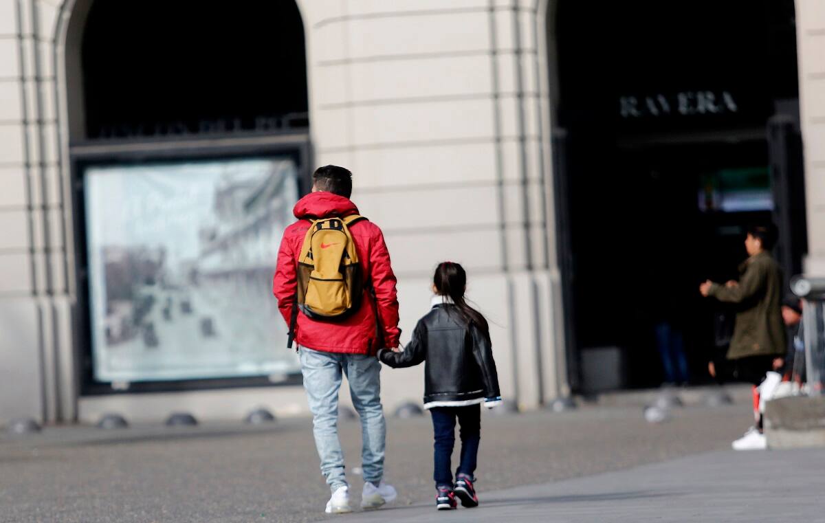 Esta tuvo un incremento en su monto desde el 1 de enero de 2026, el que se debe aplicar por cada hijo que recibe el dinero.
Marcelo Hernandez/Aton Chile