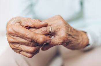 Estado paga $134.000 a personas mayores de 55 años: solicítalos así