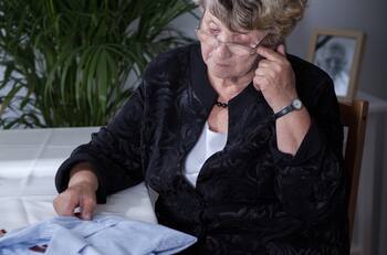 Adultos mayores pueden postular a los $104.000 que entrega el IPS