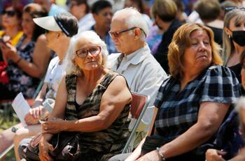 Adultos mayores podrán recibir hasta $134.000 del IPS: así pueden postular