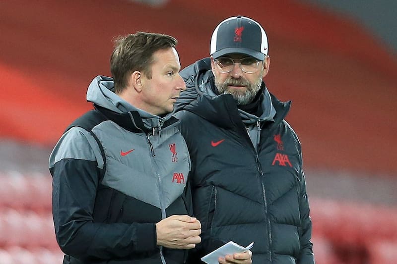 Pep Lijnders junto a Jurgen Klopp en Liverpool.
