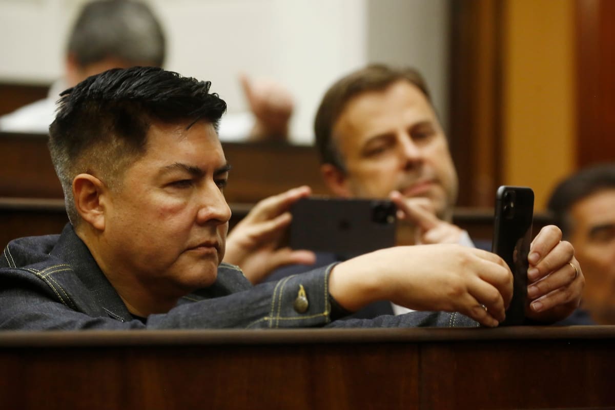 Exesposo de la senadora Camila Flores, volvió a hablar tras varios meses de silencio. Foto: ATON.
