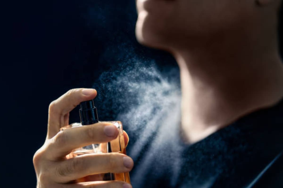 En la higiene masculina tiene que estar presente un perfume que lo haga destacar y sentirse seguro de sí mismo.
Foto: IStock