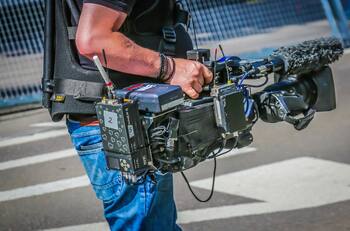 Revisa cuáles son las 5 universidades con mayor empleabilidad en Periodismo, según Mineduc