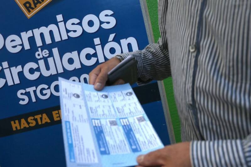 Para realizar el pago del Permiso de Circulación se debe estar libre de multas de tránsito impagas.