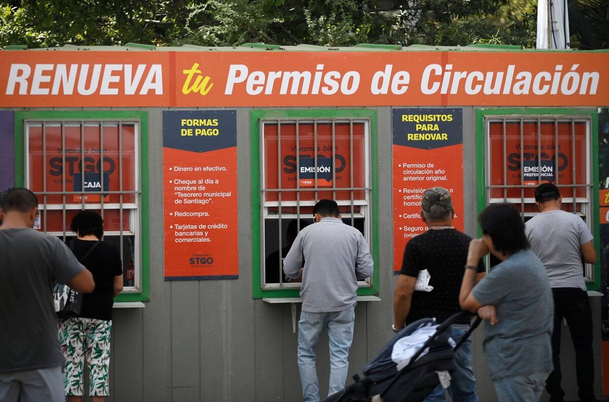 Estas son los vehículos que NO pueden sacar o renovar el permiso de circulación en Chile