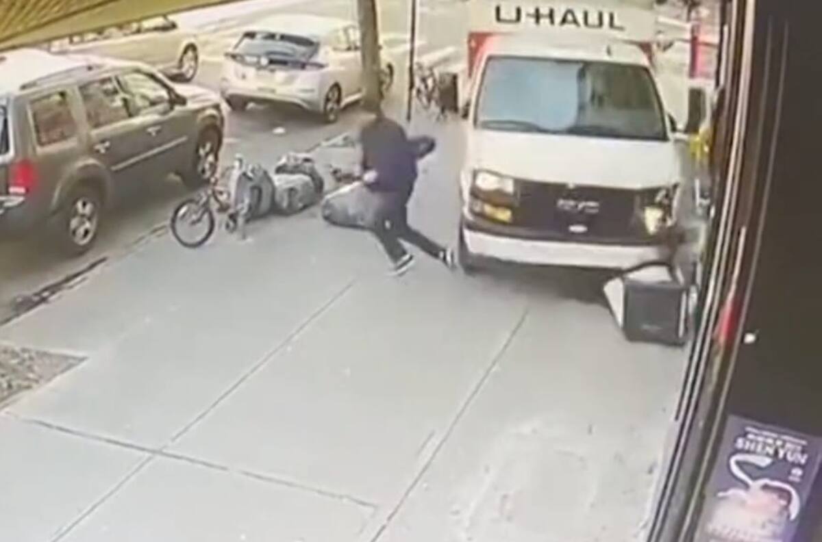 VIDEO | Caótica persecución de un camión que atropella a peatones en Brooklyn