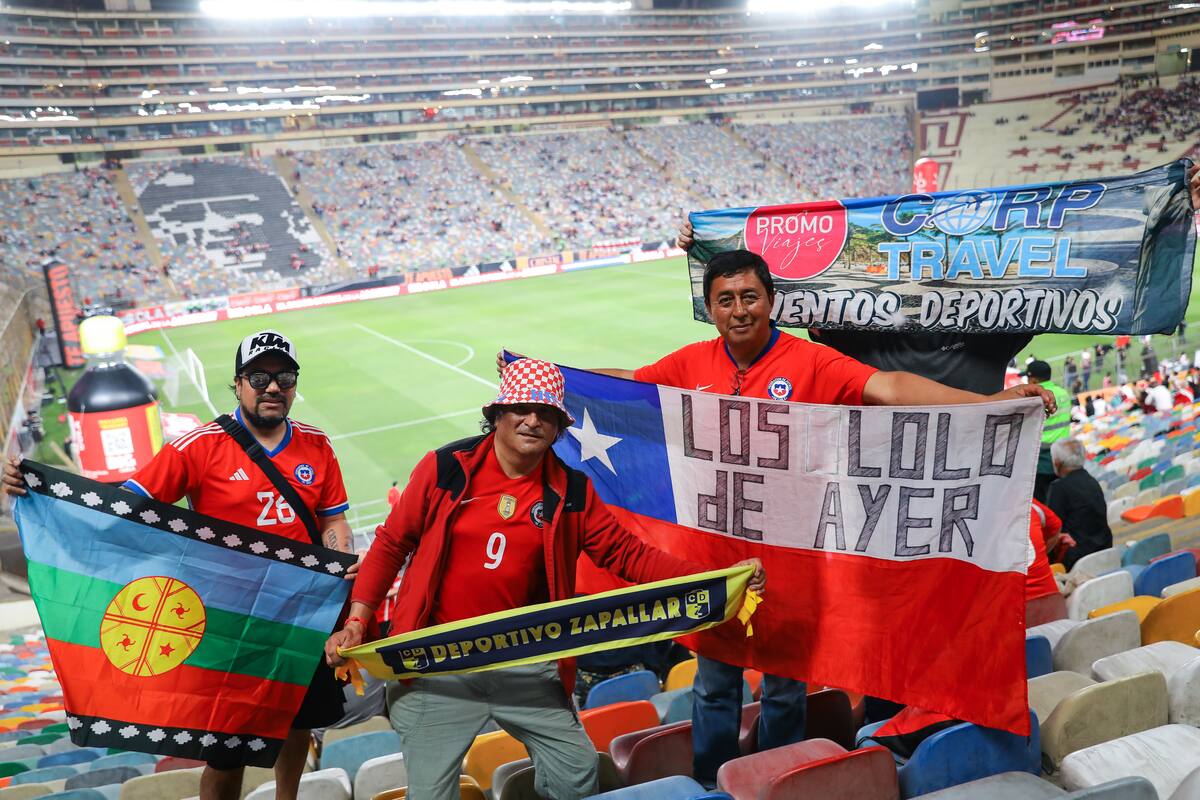 Hinchas chilenos en el Monumental de Lima. (Foto: Aton)