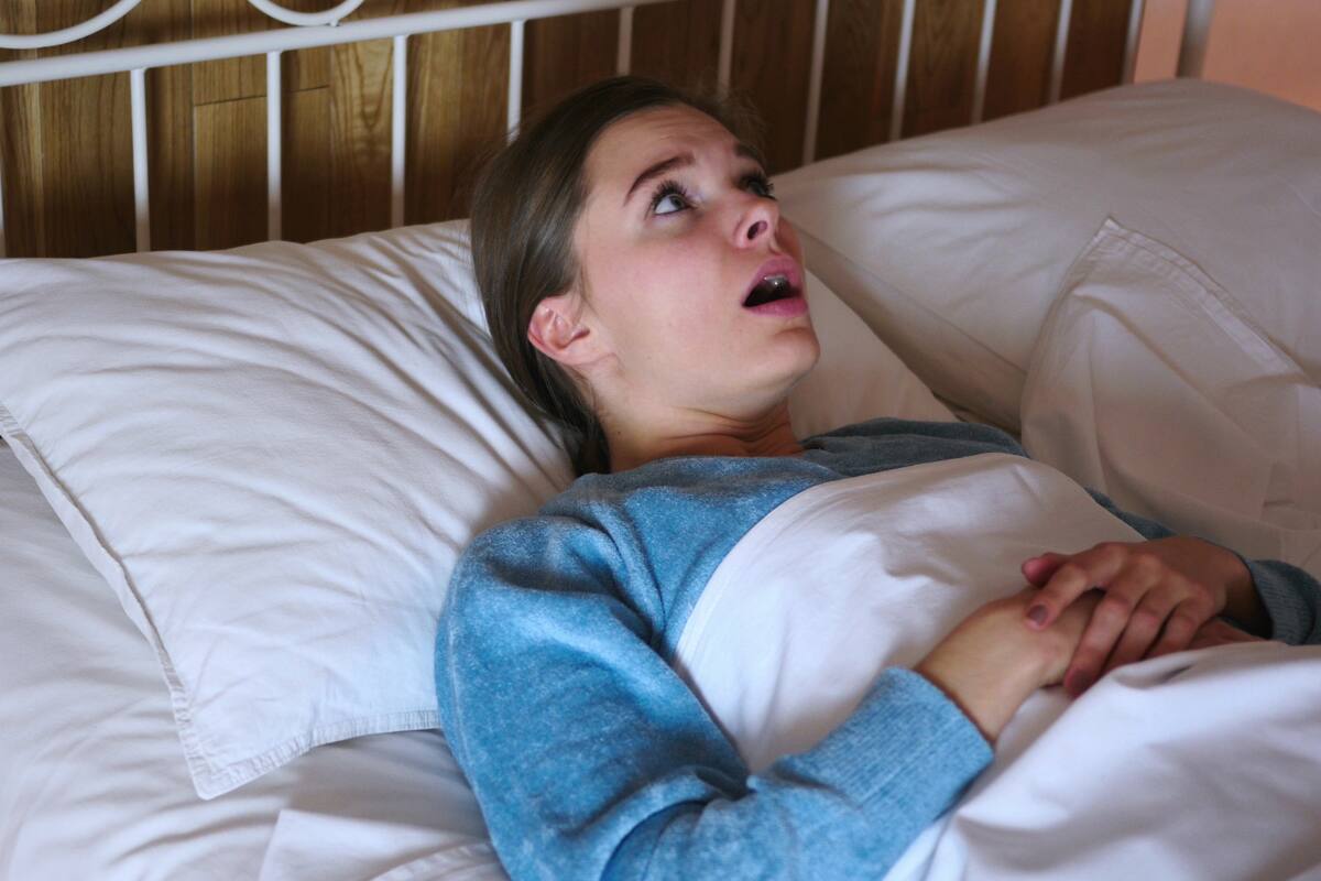 Descubre que dicen los expertos sobre soñar con terremotos constantemente.