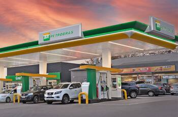 Descuentos en bencina para diciembre 2024: Ahorra hasta $170 por litro en Petrobras y Copec